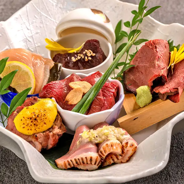 見栄え満点!!料理長監修!!至高の肉料理をご用意！脂のあまみが溶け出す贅沢牛肉メニューをどうぞ♪