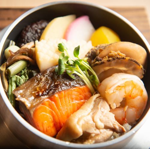 【あらき】自慢の釜めしをどうぞ！1518円(税込)～