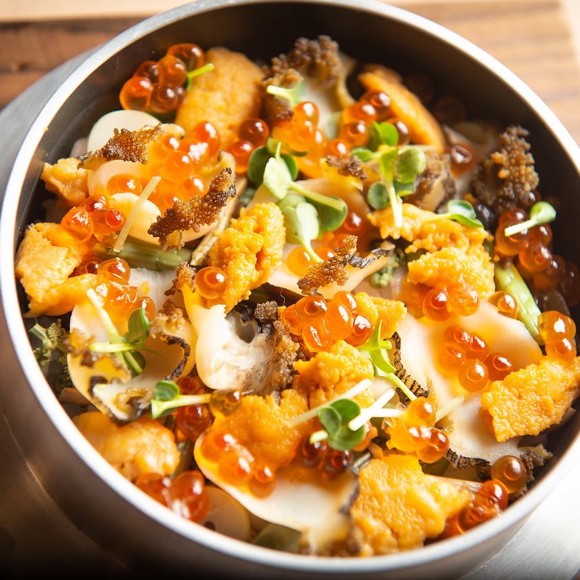 新鮮な魚介を贅沢に使用した丼物や刺身・蟹料理を豊富にご用意!