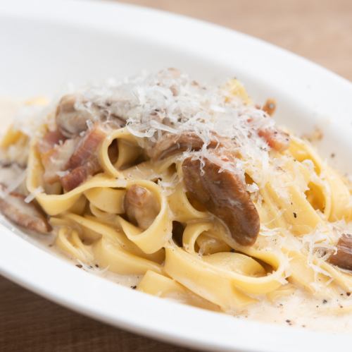 ◆Our most popular dish! "Porcini and pancetta cream sauce"◆