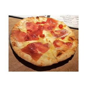 Pizza with uncured ham, cherry tomatoes, and mozzarella cheese