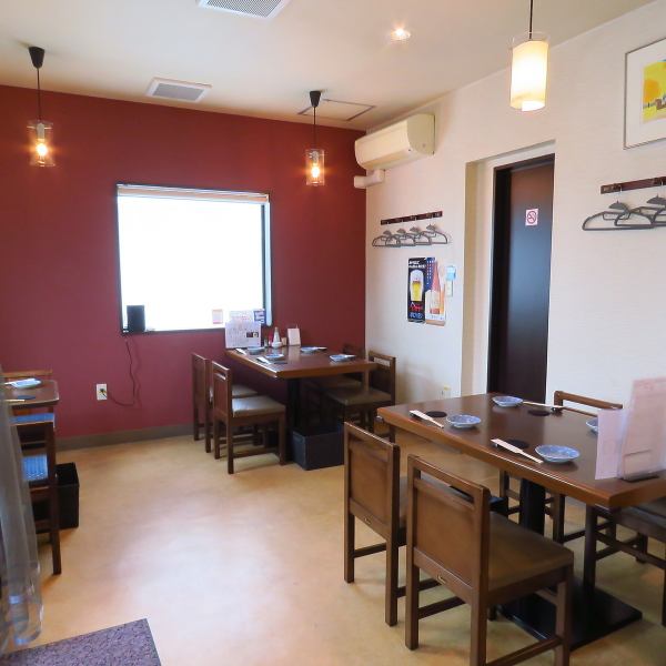 【篠塚駅から徒歩5分の落ち着いた空間】都営新宿線「篠塚駅」駅からほど近く、落ち着いた雰囲気が広がるアットホームな空間の当店。お仕事終わりのゆったりとしたご利用はもちろん、12名様~のコース利用で貸切も可能。ご予算やお料理についてはお気軽にご相談ください。