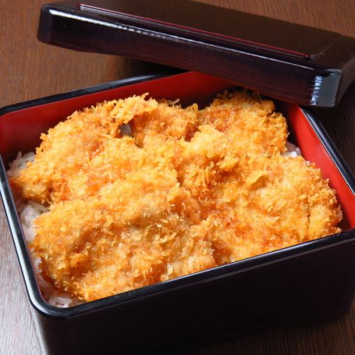 『新潟かつ重』は継ぎ足しダレで。サクサク衣と肉の旨味を堪能！