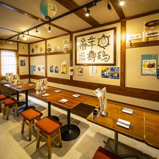 各人数に応じてお席を調節できるテーブル席。会社帰りのサク飲みや、お仲間達との各種宴会などに◎カジュアルに使える空間で、とりいしならではの美味しい焼鳥をお楽しみください☆