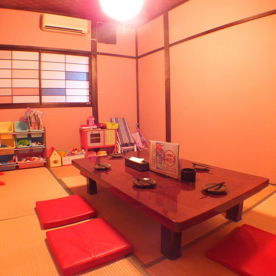 お子様が遊べるおもちゃもご用意♪広々お座敷でママ会はいかが?