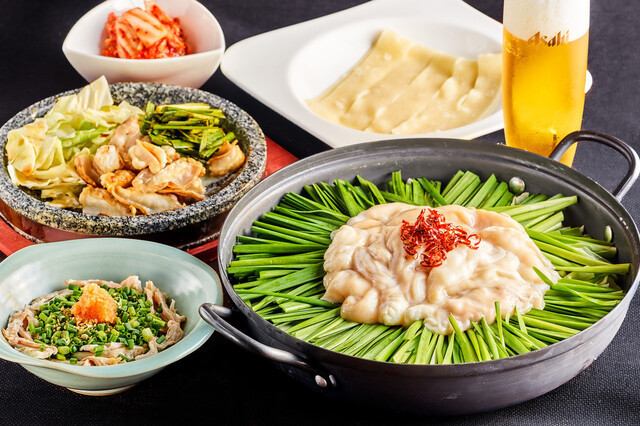 We have a great course for 3,500 yen that includes motsu nabe and all-you-can-drink!