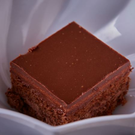 chocolate cake/soufflé cheesecake