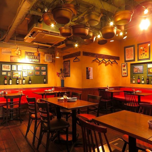 Warm pizzeria with a gentle warmth of wood.It is an open kitchen, and it is a relaxing space that is moderately open.Enjoy cooking and conversation.