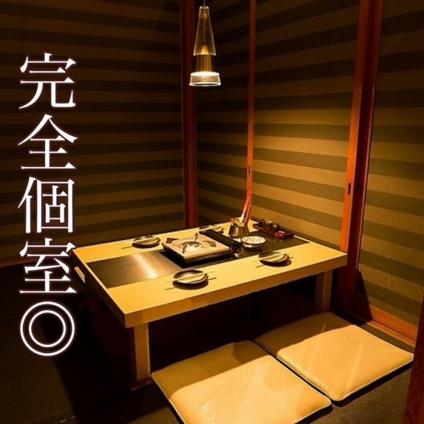 【片町 個室】扉付きの完全個室席なので隣も気にせず騒いだり、大事な日に雰囲気を大切にご宴会をお楽しみ頂けます！少人数様向けの個室は気の知れた仲間との飲み会,外せない接待など幅広いシーンにご利用頂けます。ご予約ですぐに埋まってしまう大人気のお席となっております。まずはお気軽にお問い合わせください。