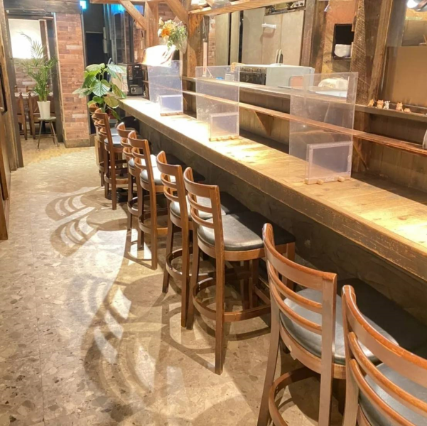 [Counter seats that are nice for one person] We also have counter seats so that it is easy for one person to come to the store. Enjoy your time with delicious food and drinks.