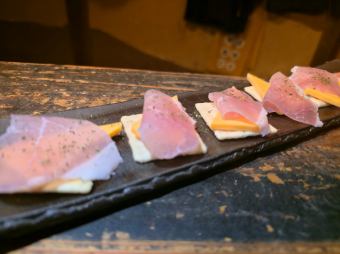 生ハム＆チーズクラッカー