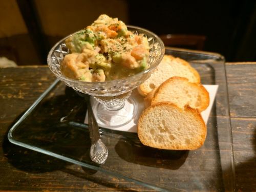 スモークサーモンとアボカドのタルタル