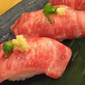 [Recommended] A masterpiece that can be enjoyed with all five senses! 3 pieces of grilled meat sushi 1,100 yen [tax included]