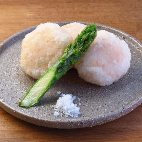 使用從產地直送的新鮮魚，製作生魚片和創意料理。