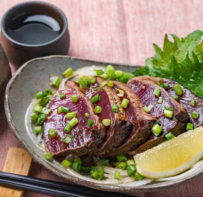 【가다랭이 & 토종닭 코스 10,000엔→7,500엔/엄선 가다랭이를 맛본다!】(2H 음료 무제한 포함)