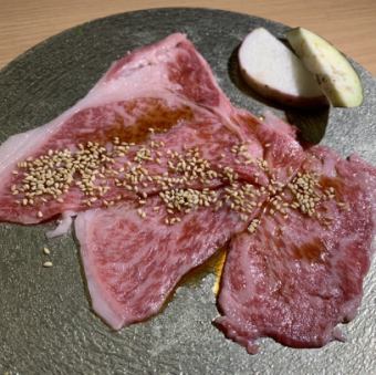 Thinly sliced Noto beef top loin