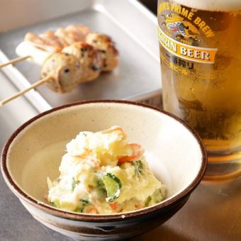 30 minutes of all-you-can-drink + 1 small dish of your choice + 2 skewers carefully selected by the chef - Hebereke set 1,100 yen (tax included)