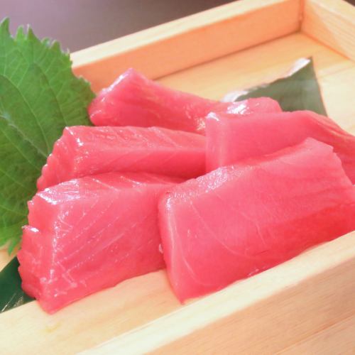 Bluefin tuna with outstanding freshness purchased in the market 480 yen (excluding tax)