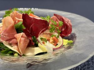 Prosciutto and arugula salad