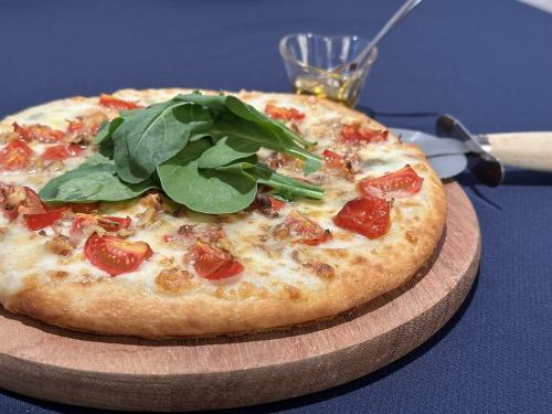 Gorgonzola, walnut and honey pizza