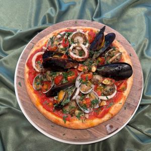 魚介類のピザ