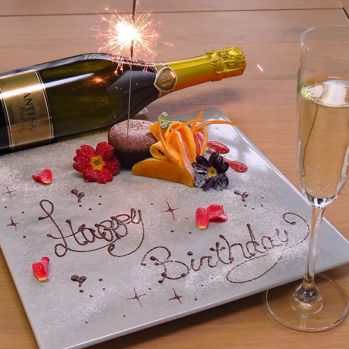 記念日・誕生日も当店で◎個室のご用意ございます。