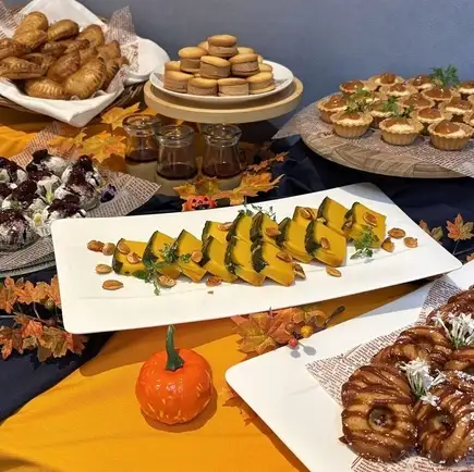 【8月17日至8月31日】【僅限平日午餐】健康沙拉&萬聖節甜點特惠 1800日元