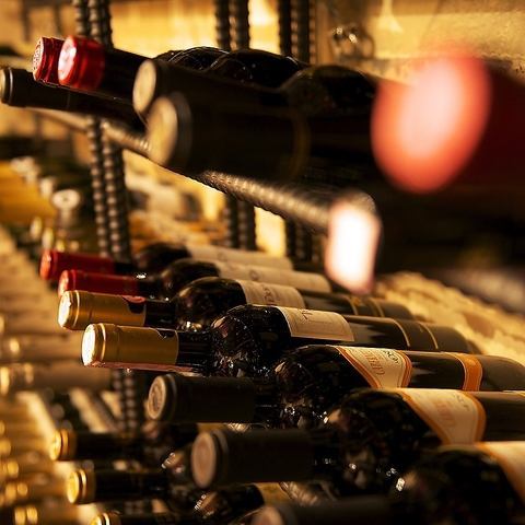 ◆ 100 kinds of bottled wine are always available, and one bottle starts from 1,600 yen.