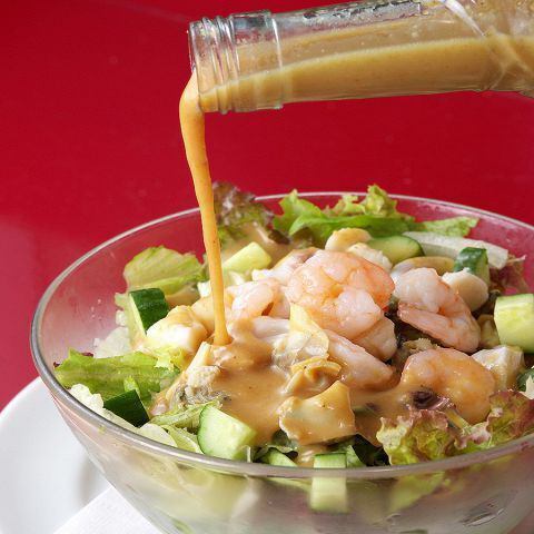 新鮮野菜に長年にわたって研究を重ね完成させた魔法の雫をかけて