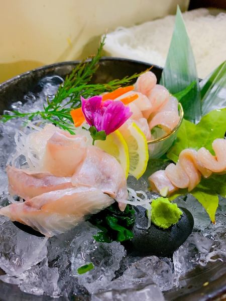 来自北海道各地最好的食材。我们的目标是创造既非日式也非西式且没有界限的菜肴。