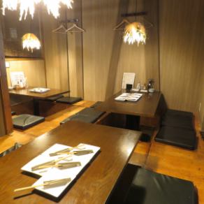 掘りごたつ式のお座敷は2名様から最大16名様までご利用頂けます！小さいお子様連れのお食事や会社の宴会など各シーンに合せてご利用頂けます！