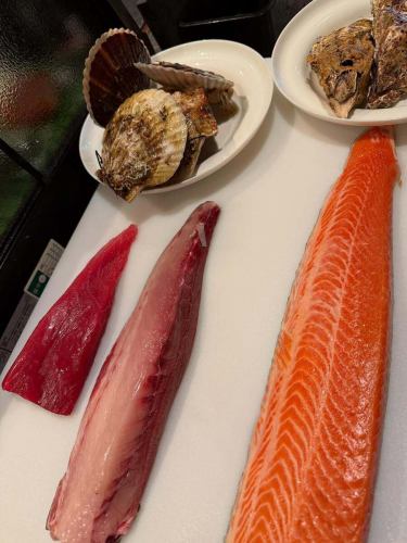 No reservations today, the 4th!
I'll put a lot in♪

recommendation!
40 oysters!
Juicy oysters! Only 350 yen is a bargain!

I prepared shell oyster gratin!
It's piping hot!

The horse meat has arrived!
Fatty tuna, which was out of stock, is now back in stock!
It's a horse!

It's hot, so I recommend the spicy paella!
It goes really well with spicy beer.

Don't you like shabu-shabu when it's hot?
Enjoy shabu-shabu with the delicious suki broth!

There will also be lots of peaches.
Perfect with Earl Grey cream cheese!
Have some wine!

There are fewer reservations this month
Groups also have a chance!
The second floor can be rented out anytime!

Well then
We look forward to your reservation and visit!

#Shinmatsudo #Kashiwa #Matsudo #Nagareyama #Shinmatsudo Gourmet #Shinmatsudo Izakaya #Shinmatsudo All-You-Can-Drink #Shinmatsudo Roast Beef #Shinmatsudo Lunch #Shinmatsudo Dinner #Sashimi #Shinmatsudo Oysters #Birthday #Non-smoking #Smoking on the terrace #Separate smoking areas #Italian #Dogs allowed on the terrace #Date #Stylish Izakaya #Wine Bar #Cheese Fondue #Shinmatsudo Date #Shinmatsudo Lunch #Shinmatsudo Dinner #Matsudo Gourmet #Shinmatsudo Cheese #Matsudo Cheese #Shinmatsudo Private Room