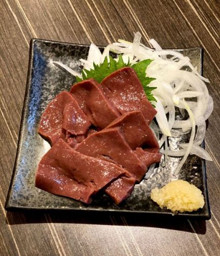 今日は！totocheeです！

いゃ〜暑すぎ！気温高すぎて外に出るの嫌になっちゃいますよね😅
お店の中はキンキンに冷やして皆様をお待ちしております！

馬のレバー刺身！
今や懐かしき牛レバー！馬は生食オッケーです🫡
ニンニクと胡麻油、塩で食べたらビール止まらん！

ソーセージ盛り合わせ！
ピリ辛チョリソーなんて、辛くてうまうまでビールが止まらん！

カマンベール天ぷら！　トローリチーズがにサクサク衣！
はちみつにダイブさせて口へGO！
ワインが止まらん！

生ハムチーズ盛り合わせ！　しょっぱさとクリーミーの大洪水やー
ワインが止まらん！

という事でお盆も休まず営業！
店長17連勤で頑張りますので応援よろしくです！

予約がなかったり、暇な日があるとゲリラで無料プレゼントだったり半額！だったりやりますのでストーリーも要チェック！
8月6日限定生牡蠣一人一個あげちゃう❤️やってます！

ご予約、ご来店お待ちしております！

#新松戸#柏#松戸＃流山＃新松戸グルメ#新松戸居酒屋#新松戸飲み放題#新松戸ローストビーフ＃新松戸ランチ#新松戸ディナー＃#刺身＃新松戸牡蠣#誕生日＃禁煙#テラス喫煙可#分煙#イタリアン＃テラス犬ok#デート#オシャレ居酒屋#ワインバル#チーズフォンデュ#新松戸デート#新松戸ランチ#新松戸ディナー#松戸グルメ#新松戸チーズ#松戸チーズ