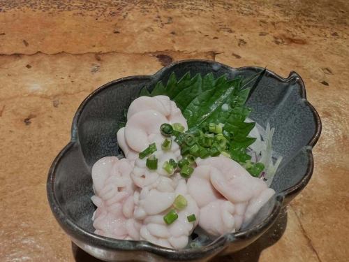 こんばんは！[totochee]です。寒さが厳しくなってきましたが、皆さまお元気ですか？明日は鍋ラリーという事で、今年も人気の塩ニンニク鶏鍋をご用意しております。出汁はまるで旨みの宝庫、一晩煮込んで仕上げています。心も体も温まる絶品鍋になっていますので、お楽しみに！

12月はなんと160名様のご予約をいただいております！しかし、まだまだ貸切宴会のご相談を受け付けておりますので、ぜひお早めにご連絡ください。

今夜はまだ少し余裕がありますので、ぜひお立ち寄りくださいね。本日のおすすめは鍋、ふぐ、白子、そしてラクレットチーズもお忘れなく。心温まるひとときを、totocheeで一緒に過ごしましょう。

皆さまのご来店を心よりお待ちしています！

#新松戸#柏#松戸＃流山＃新松戸グルメ#新松戸居酒屋#新松戸飲み放題#新松戸ローストビーフ＃新松戸ランチ#新松戸ディナー＃#刺身＃新松戸牡蠣#誕生日＃禁煙#テラス喫煙可#分煙#イタリアン＃テラス犬ok#デート#オシャレ居酒屋#ワインバル#チーズフォンデュ#新松戸デート#新松戸ランチ#新松戸ディナー#松戸グルメ#新松戸チーズ
#ペローニ#新松戸ビール#新松戸忘年会#新松戸貸し切り#松戸ラクレット#新松戸宴会30人#パエリア
#新松戸ハンバーガー#松戸ハンバーガー