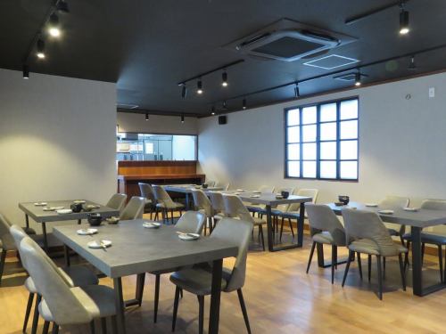 こんばんは！[totochee]です。寒さが厳しくなってきましたが、皆さまお元気ですか？明日は鍋ラリーという事で、今年も人気の塩ニンニク鶏鍋をご用意しております。出汁はまるで旨みの宝庫、一晩煮込んで仕上げています。心も体も温まる絶品鍋になっていますので、お楽しみに！

12月はなんと160名様のご予約をいただいております！しかし、まだまだ貸切宴会のご相談を受け付けておりますので、ぜひお早めにご連絡ください。

今夜はまだ少し余裕がありますので、ぜひお立ち寄りくださいね。本日のおすすめは鍋、ふぐ、白子、そしてラクレットチーズもお忘れなく。心温まるひとときを、totocheeで一緒に過ごしましょう。

皆さまのご来店を心よりお待ちしています！

#新松戸#柏#松戸＃流山＃新松戸グルメ#新松戸居酒屋#新松戸飲み放題#新松戸ローストビーフ＃新松戸ランチ#新松戸ディナー＃#刺身＃新松戸牡蠣#誕生日＃禁煙#テラス喫煙可#分煙#イタリアン＃テラス犬ok#デート#オシャレ居酒屋#ワインバル#チーズフォンデュ#新松戸デート#新松戸ランチ#新松戸ディナー#松戸グルメ#新松戸チーズ
#ペローニ#新松戸ビール#新松戸忘年会#新松戸貸し切り#松戸ラクレット#新松戸宴会30人#パエリア
#新松戸ハンバーガー#松戸ハンバーガー