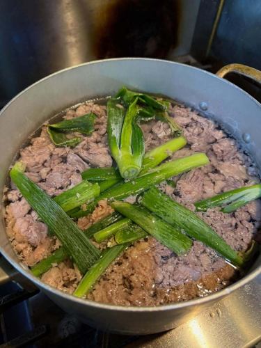 こんばんは〜totocheeです！

本日はコムタン仕込みました〜
ビーフうまうまです〜( ˊ̱˂˃ˋ̱ )

かぶのポタージュも3人前限定でございます〜
かぶの美味しさ爆発です〜

本日もお待ちしておりまーす♪

#新松戸居酒屋
#新松戸チーズ
#新松戸ワイン