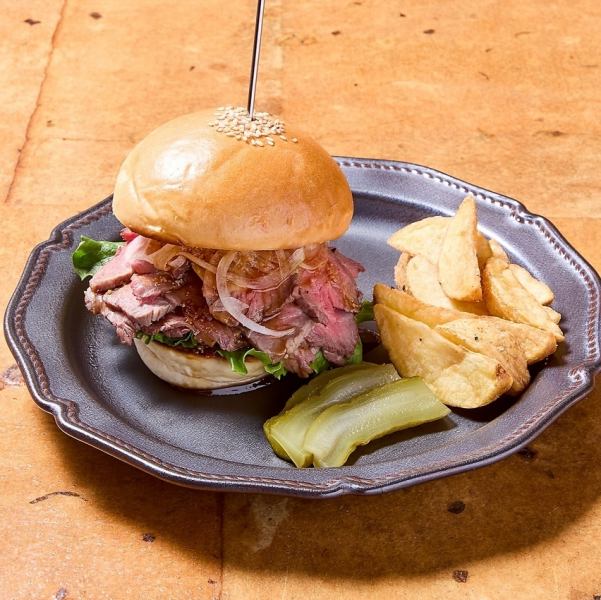 ランチのバーガー！夜も注文OK◎コーヒーもセットでゆったり時間を☆