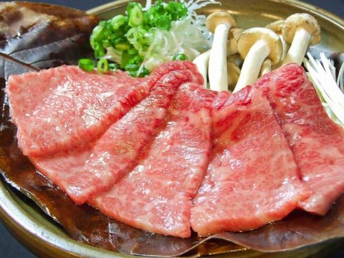 Popular No. 6 ~ Sakura Komachi specialty! Hida beef and mushrooms grilled with magnolia miso