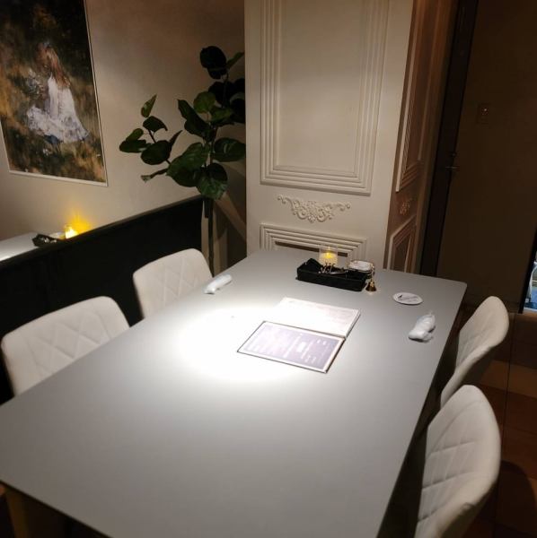 【季節の恵み、心を込めた逸品】季節の恵みを生かした創作料理と厳選食材のこだわりの逸品。落ち着いた空間で、特別なひとときをお楽しみいただけるレストランバーです。