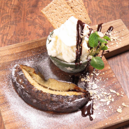 マルゴリ君が好きな窯焼きバナナ/ゴリ美ちゃんピザ　～デザートピザ～