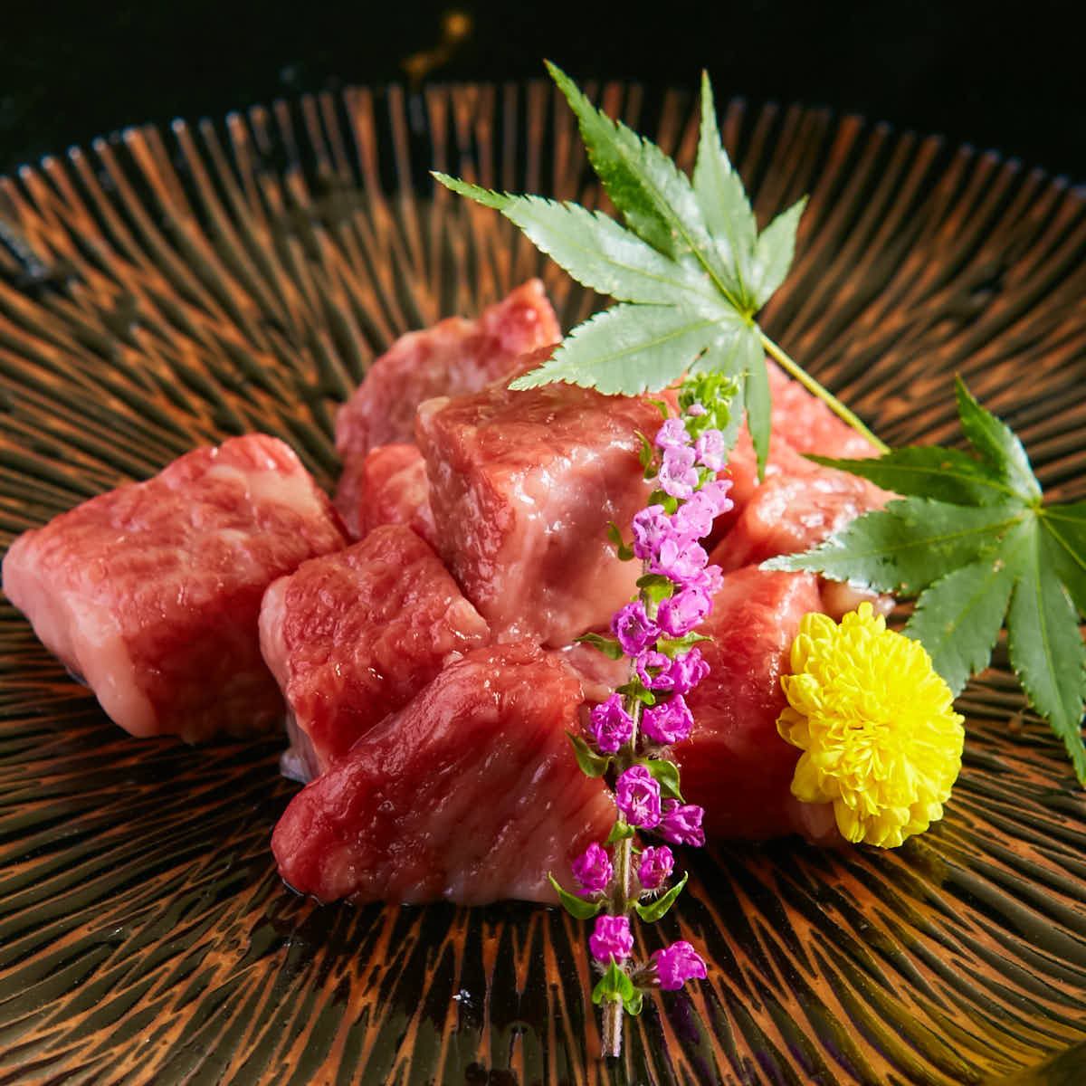 We prepare dishes with delicious meat. There are many excellent dishes.