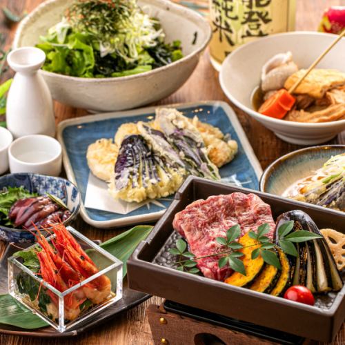 我们以极其新鲜的Nodokokuro菜肴为傲!还有严选食材的烤鸡肉串和马肉生鱼片等适合下酒的菜肴。