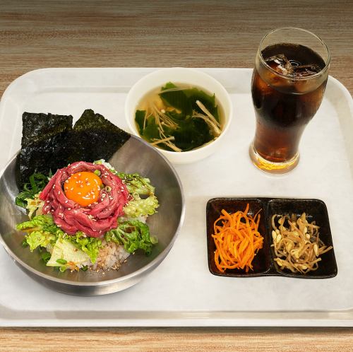やみつき国産牛炙りユッケ丼定食★1,210円(税込)