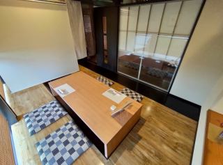 This is a semi-private type Horikotatsu room.The seats are spacious, so even people with disabilities or children can use our seats with peace of mind.It also becomes a completely private room for 7 or more people.