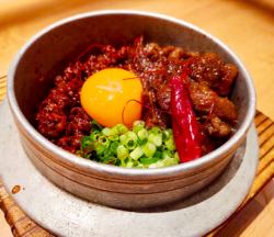 Spicy and mild beef rib rice pot *Single item (comes with soup and pickles)