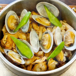 Fukagawa-style clam pot rice *Single item (with soup and pickles)