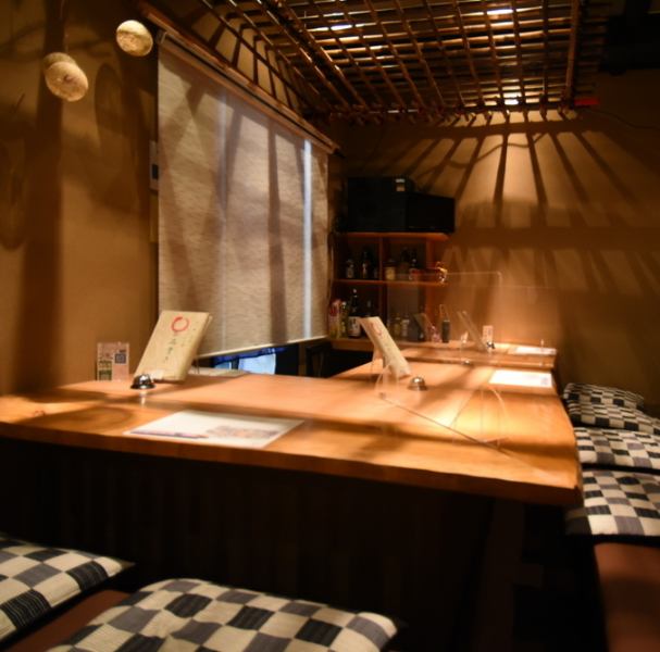 Counter seats are available for one person.It can be used for a variety of occasions, such as lunch, a meal after work, a drinking party with friends, or a date.In addition to counter seats, we also have tables, tatami mats, sunken kotatsu tables, and private rooms.This restaurant is perfect for not only banquets but also entertainment and dinner parties.