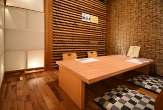 This is a semi-private room with tatami seating.The seats are tatami mats, so even those with small children can enjoy their meals with peace of mind.