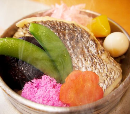 Muramatsu Park Sakura-style Hime Tai Kamameshi (rice cooked in a pot) *A la carte (comes with soup and pickles)