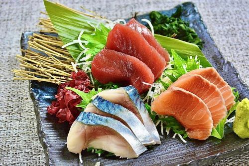 Assortment of 3 kinds of today's Ichioshi sashimi